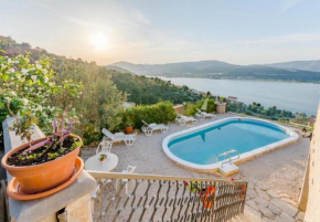 Apartment Ljubo - pool and view, Trogir